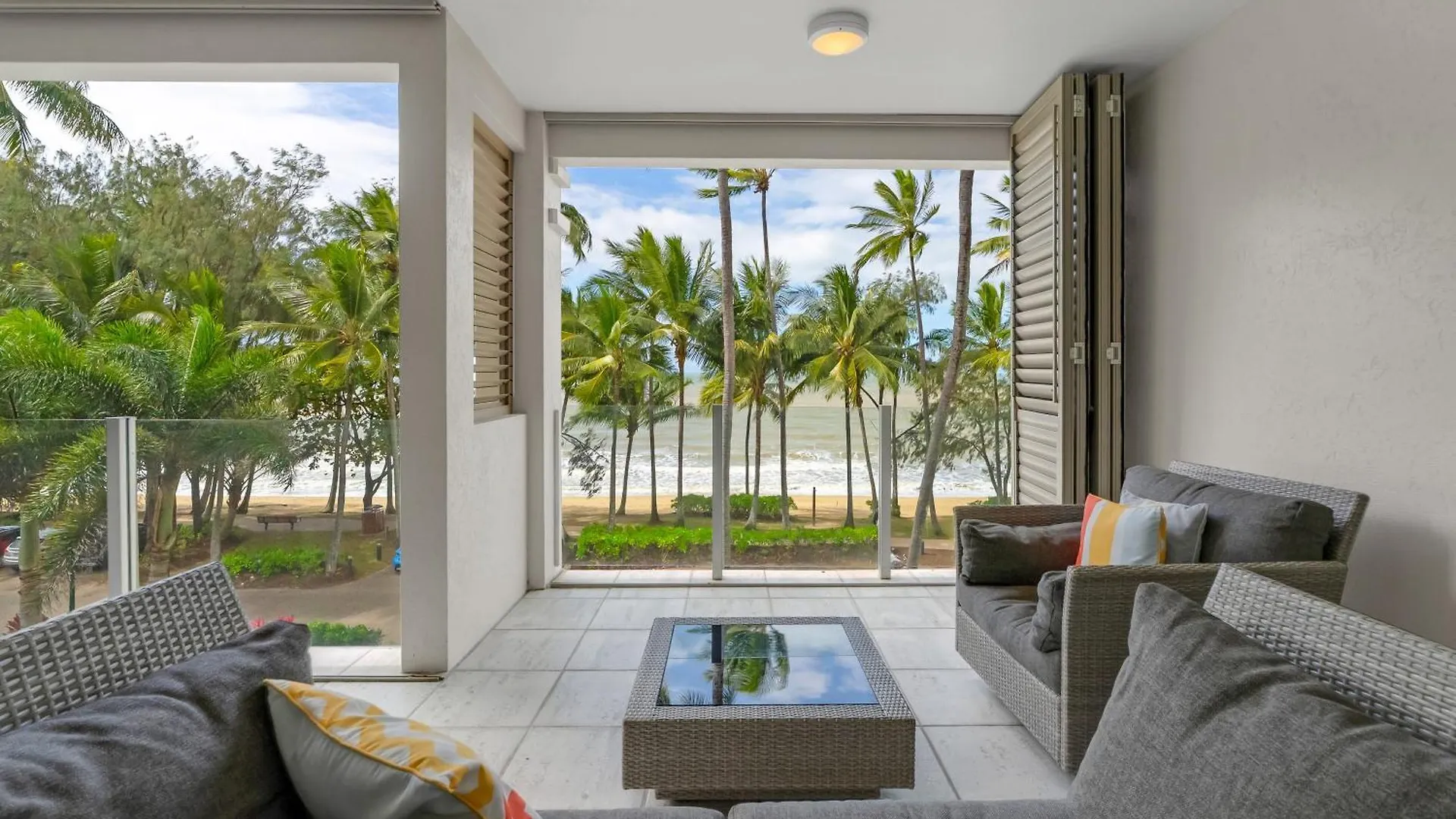 Апартаменты Gris At Island Views—Pool Paradise On The Beach Палм-Коув